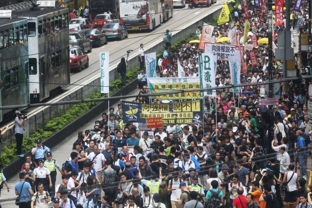 Hundreds rallied to support the missing bookseller Lam Wing-kee in a march from Causeway Bay to Western. Photo: Sam Tsang