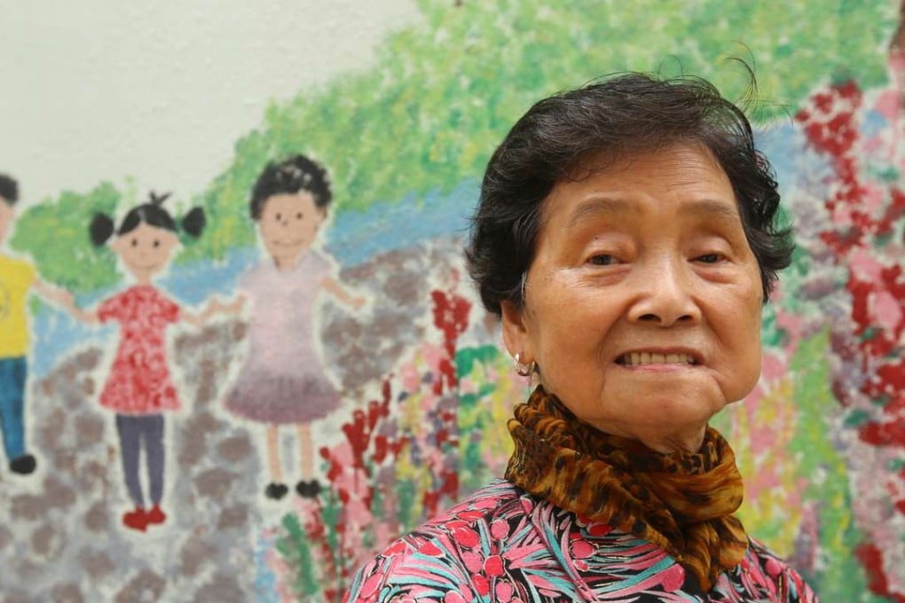 Lee Oi-yee, who took up painting a few years ago, says classes help her forget the pains all over her body. Photo: Edmond So