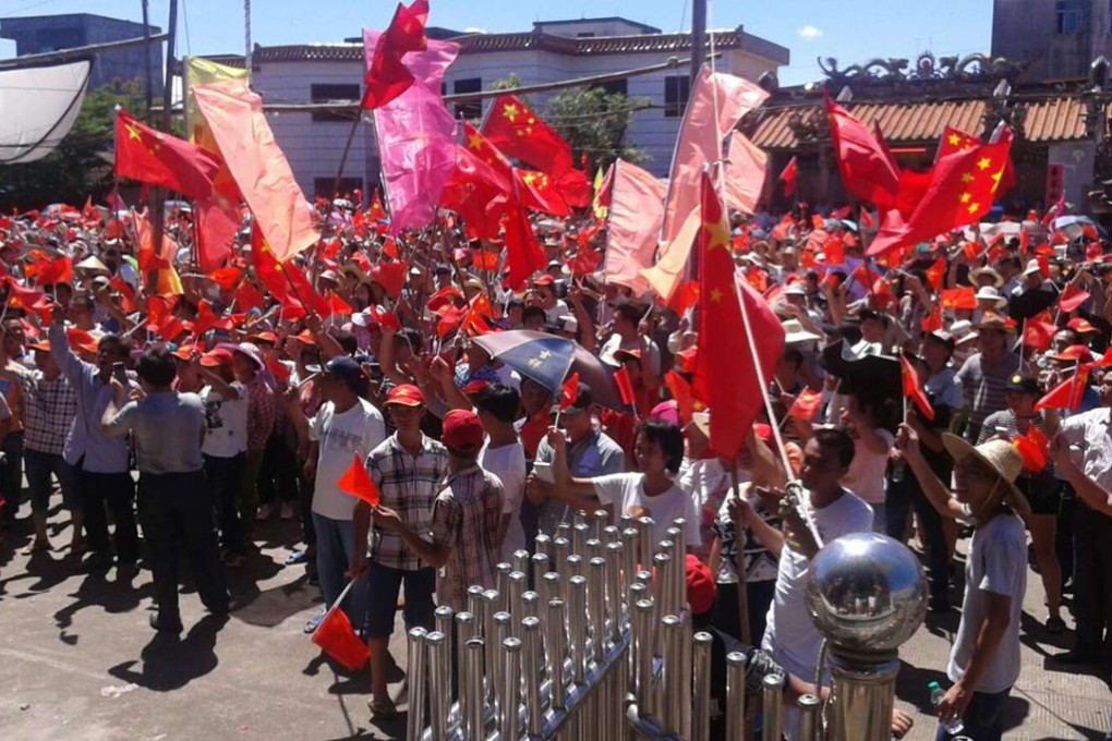 Villagers take to the streets on Sunday after the arrest of one of their leaders. Photo: SCMP Pictures
