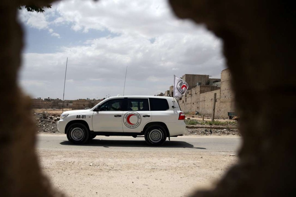 A Red Crescent aid convoy carrying urgent medical supplies to the rebel held besieged town of Douma, eastern Ghouta in Damascus, Syria May 26, 2016.Photo: Reuters