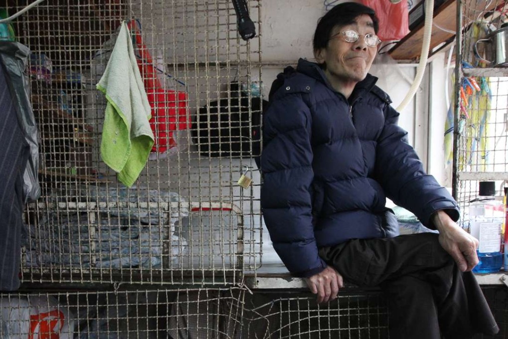An elderly Hong Kong man reduced to living in a cage home. Photo: Nora Tam