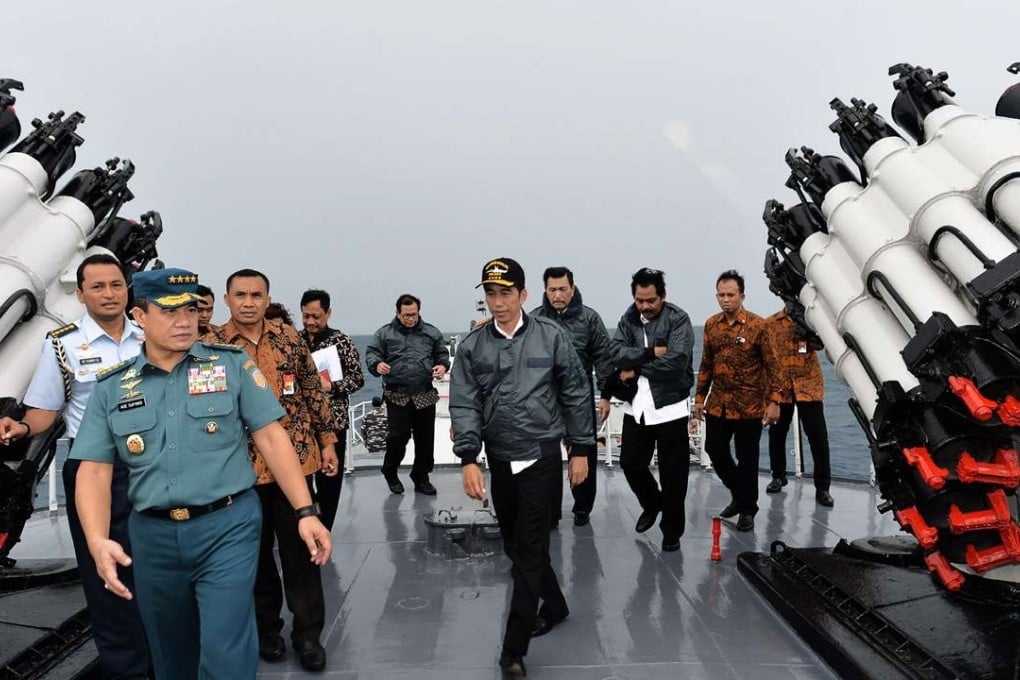 Indonesian President Joko Widodo (centre) aboard a warship in Indonesia’s Natuna islands in the South China Sea on Thursday. Photo: AFP