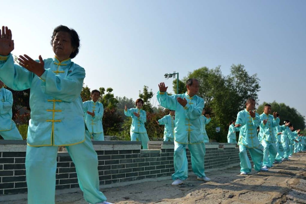 Tai chi fans practise at Hongze Lake in east China's Jiangsu Province. Photo: Xinhua