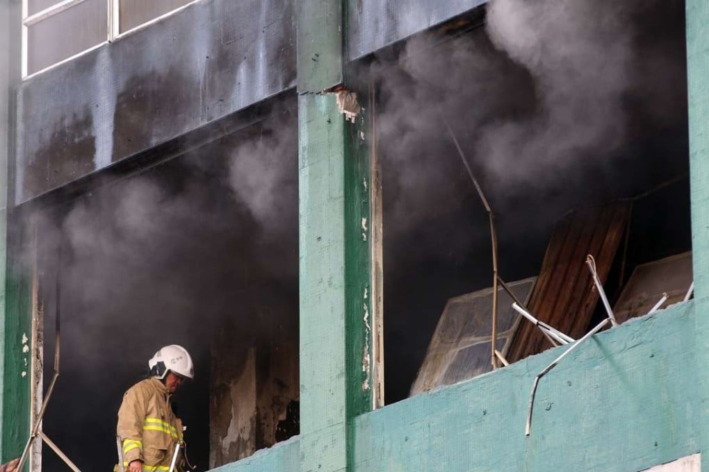 Fourth-alarm blaze in Ngau Tau Kok industrial building. Photo: Edward Wong