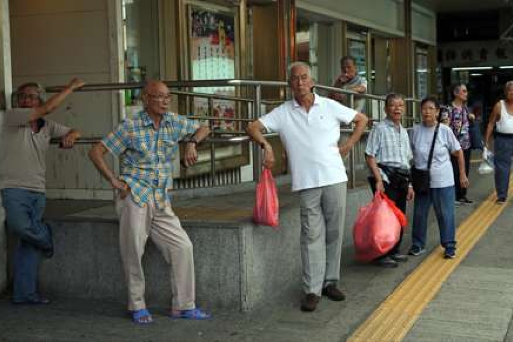 This image shows the elderly in Sham Shui Po. 20JUN16 SCMP/ Sam Tsang