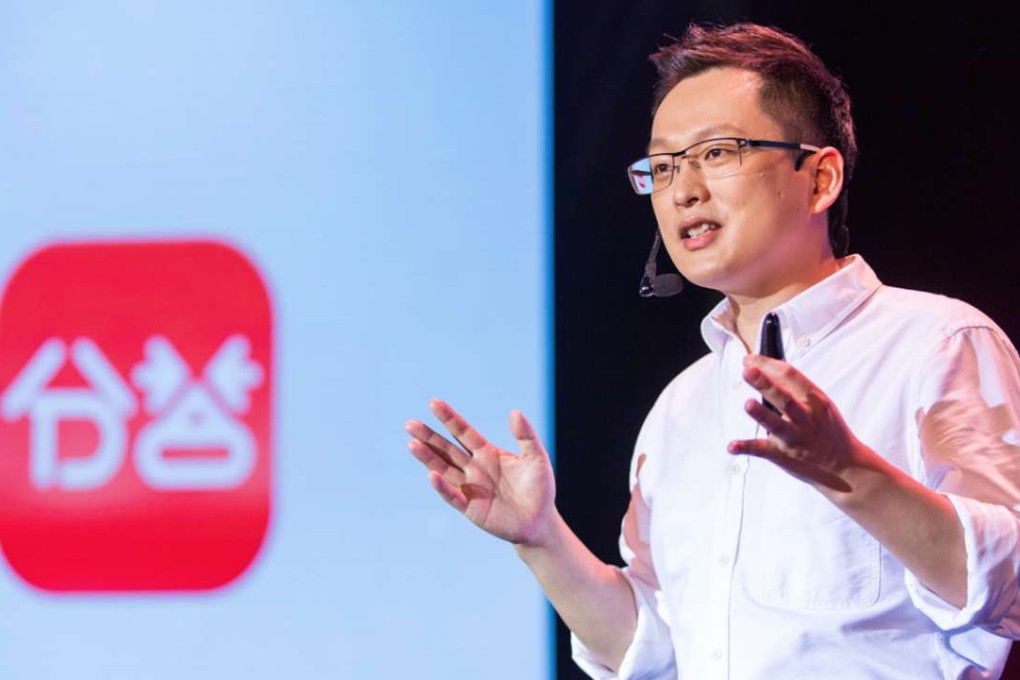 Zaihang.com founder Ji Xiaohua announces the latest fundraising result for the company and its question-and-answer platform Fenda. Photo: SCMP Pictures
