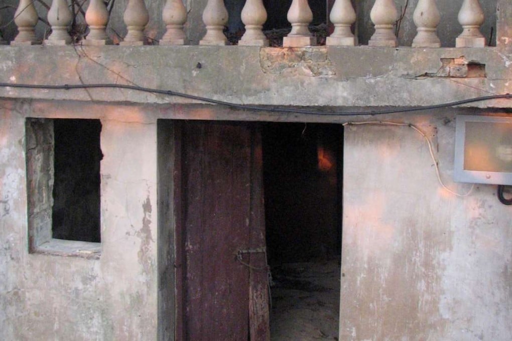 An abandoned building in Fan Lau, which now has just one inhabitant. Photo: Pete Spurrier