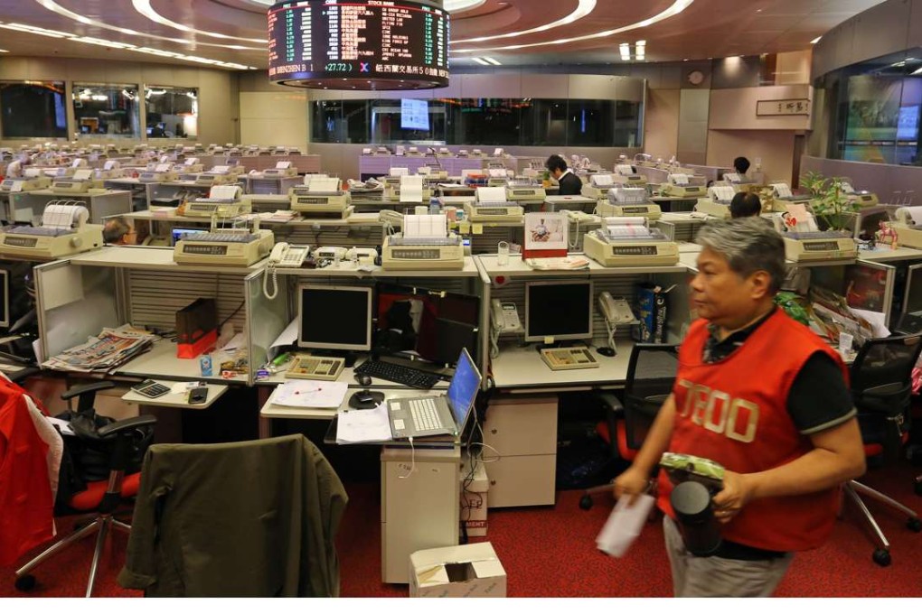 Hong Kong stocks closed the morning session on Thursday higher following the lead of US and European markets. Photo: Dickson Lee