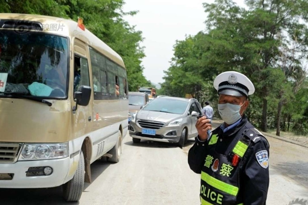 One of the fake cops at work in Gansu province. Photo: Sina.cn