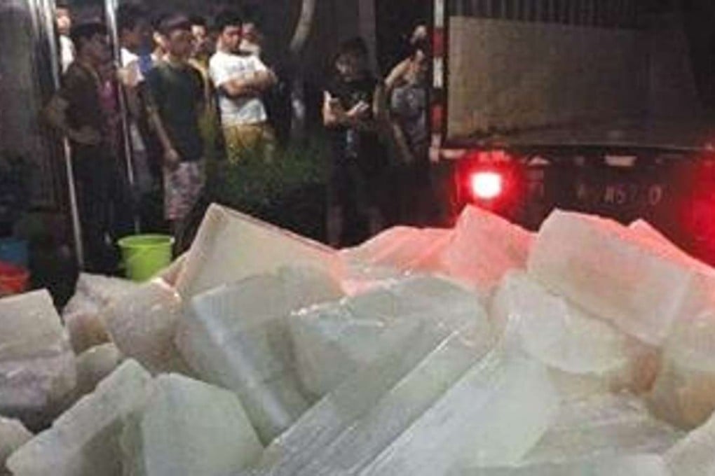 Ice is being delivered in the evenings to students at Guangxi University of Science and Technology, who have no air conditioning in their dormitories. Photo: SCMP Pictures