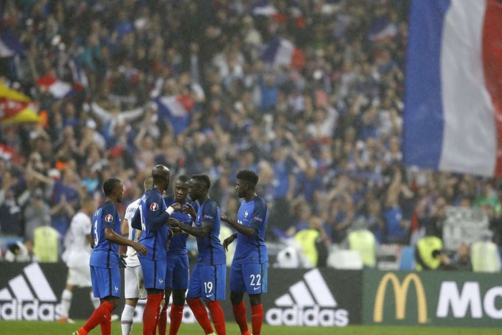 French players celebrate after winning 5-2. Photo: AP
