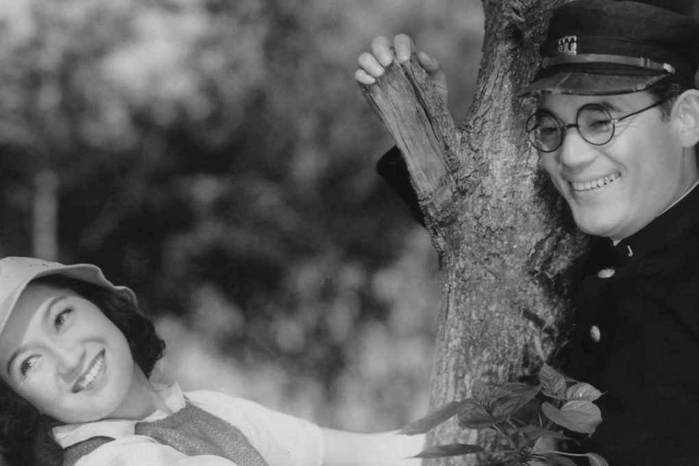 Setsuko Hara (left) with Susumu Fujita in No Regrets for Our Youth.