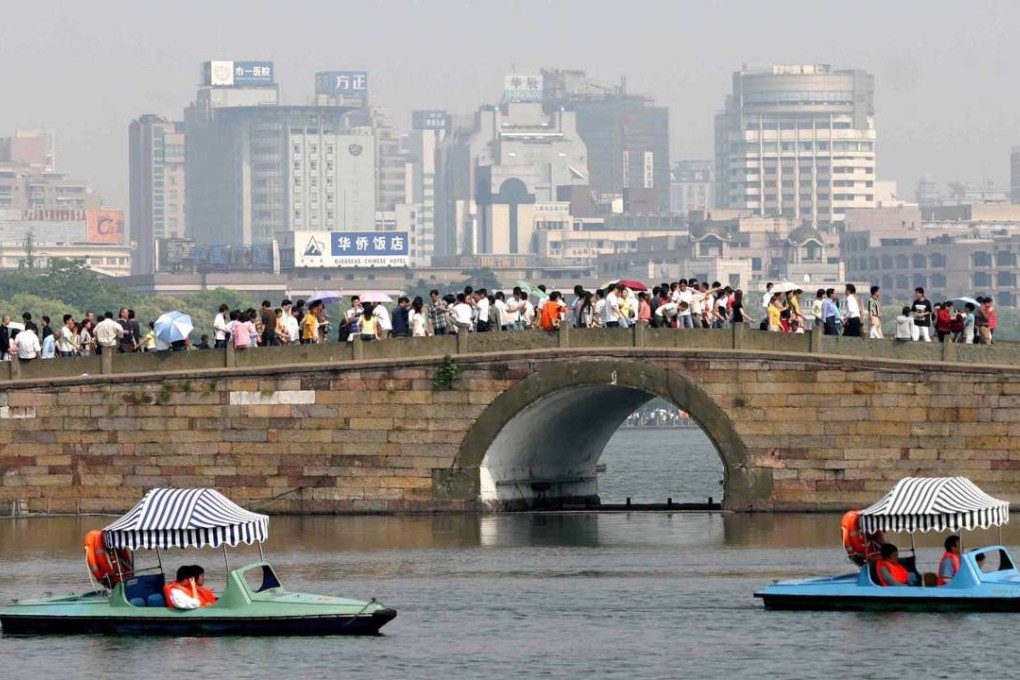 Tourists visit West Lake, a scenic spot in Hangzhou. The city government’s masterplan is to shift development from West Lake to the southbank of the Qiantang River, where four new subway lines are being built. Photo: Xinhua