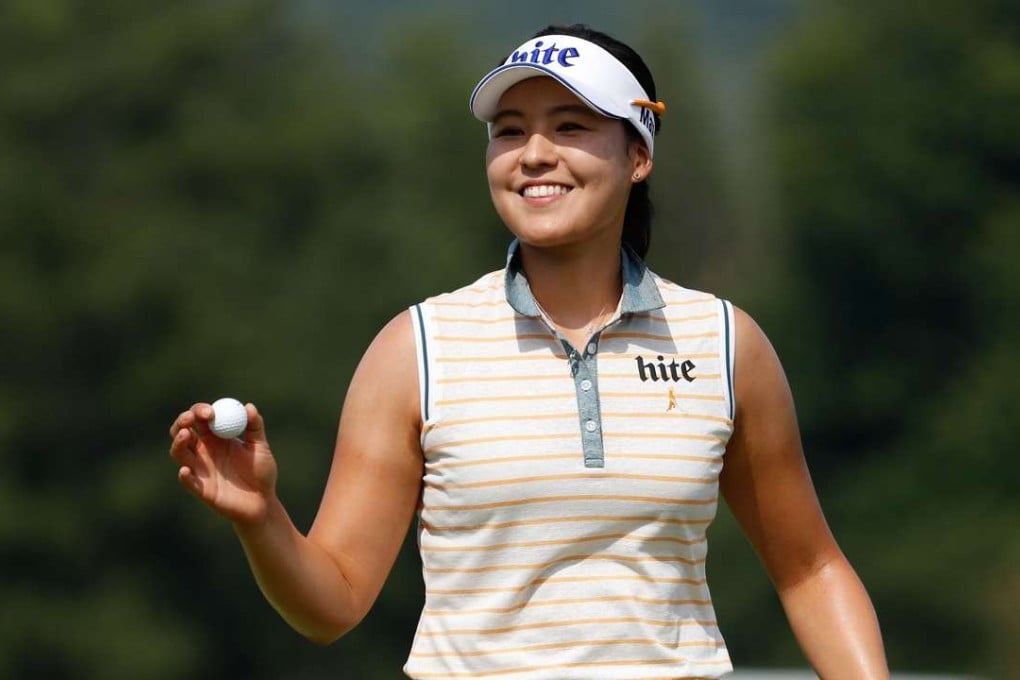 Chun In-gee of South Korea acknowledges fans after making a par on the 17th green during the third round of the Meijer LPGA Classic on June 18. Photos: AFP