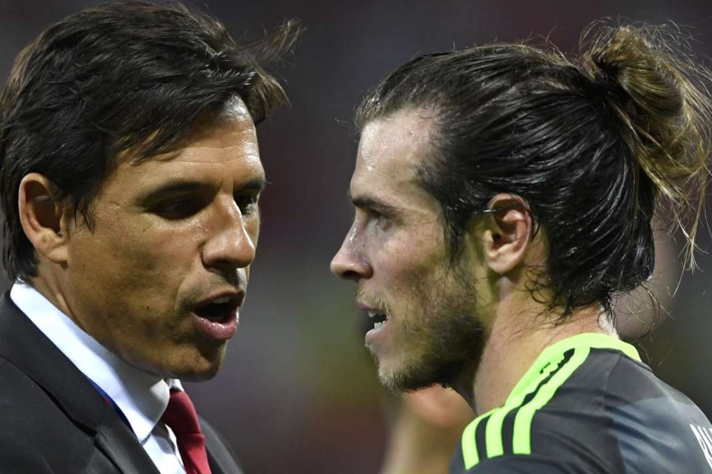 Chris Coleman (L) consoles Wales' forward Gareth Bale AFP PHOTO / MIGUEL MEDINA