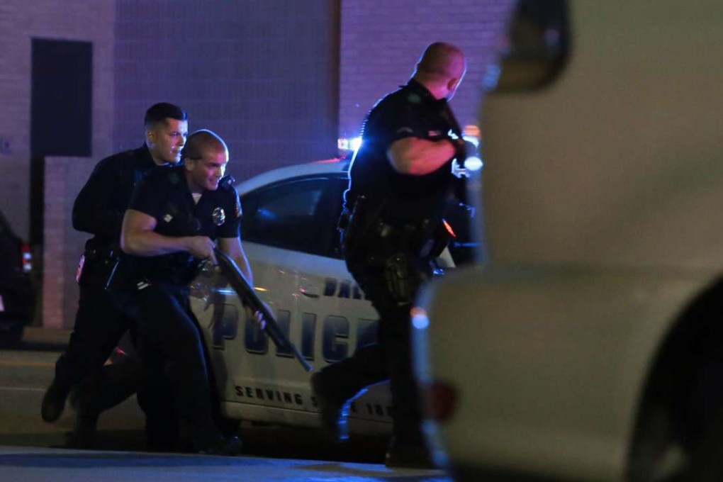Dallas police respond after shots were fired during a protest over recent fatal shootings by police in Louisiana and Minnesota, July 7, 2016, in Dallas. Photo: AP