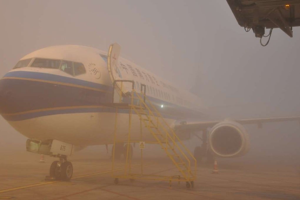 An airliner is grounded at Chengdu Shuangliu International Airport due to heavy fog. Photo: Xinhua