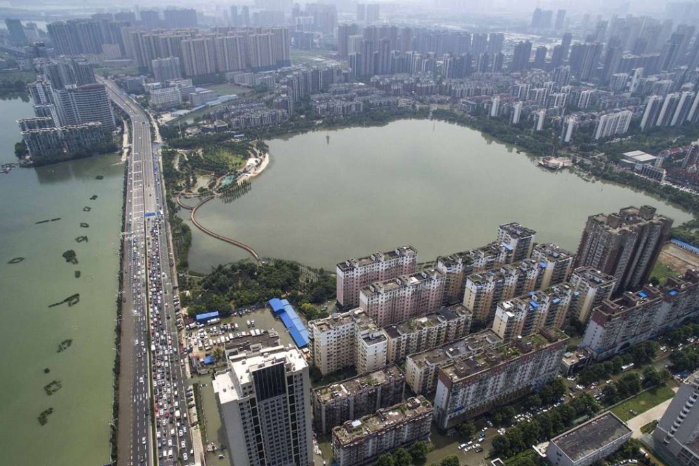 An aerial photo taken on July 8, 2016 shows water lingers in residential communities near the Nanhu Lake in Wuhan. Photo: Xinhua