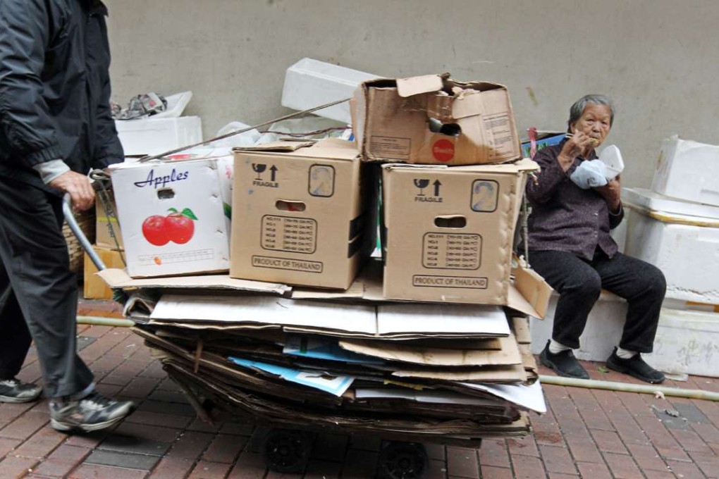 An old man collecting rubbish in Sham Shui Po. The Hong Kong government is constructing policies to encourage residents to save for their retirement where possible. Photo: K.Y. Cheng