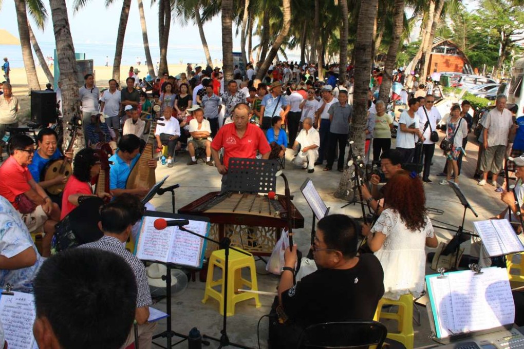 The people of Sanya are open and friendly, and are quick to enjoy an afternoon by the ocean. Photo: ImagineChina