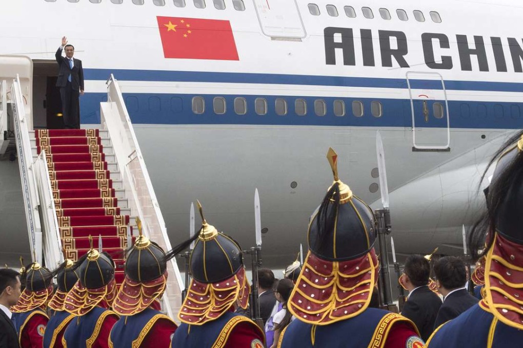 Premier Li Keqiang arrives at the airport in Ulan Bator, Mongolia to attend the ASEM summit of European and Asian leaders. Photo: AP