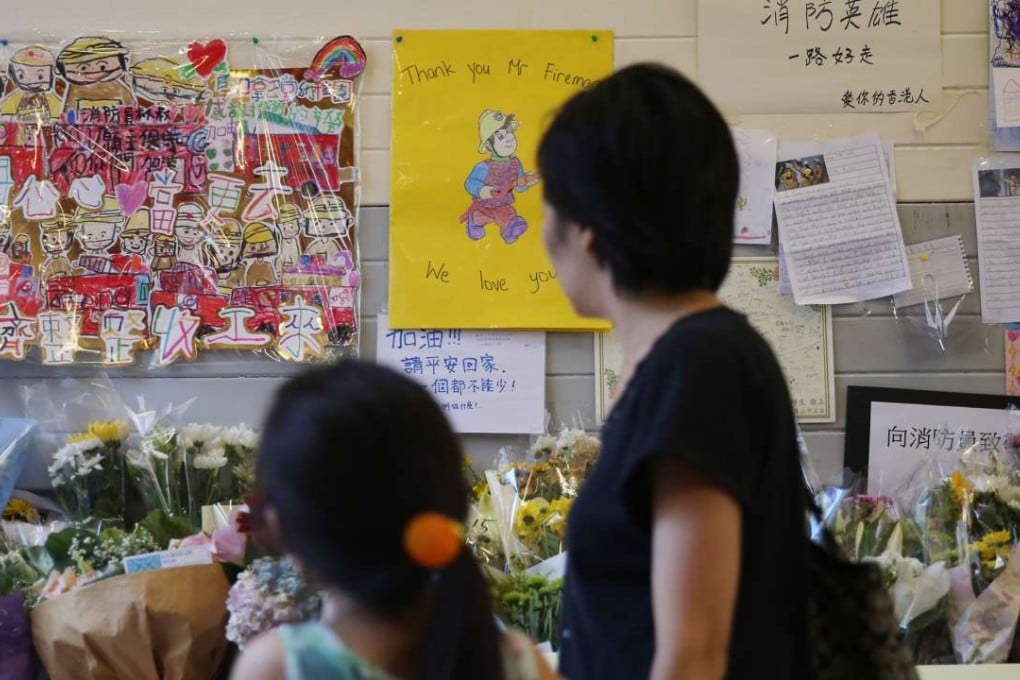 Messages of sympathy at Kwun Tong Fire Station, where Samuel Hui was based. Photo: Sam Tsang