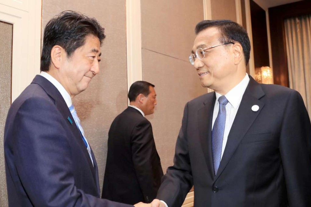 Premier Li Keqiang, right, meets Japanese Prime Minister Shinzo Abe on the sidelines of the Asem Summit in Ulan Bator on Friday. Photo: Kyodo