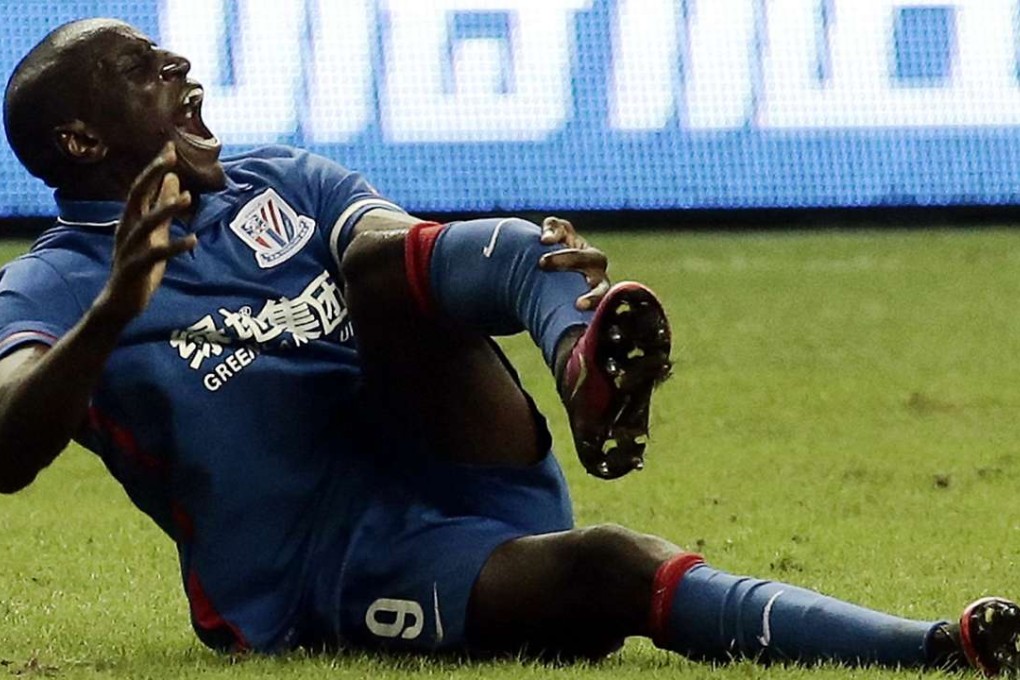 Demba Ba of Shanghai Shenhua reacting moments after breaking his leg. Photos: AFP