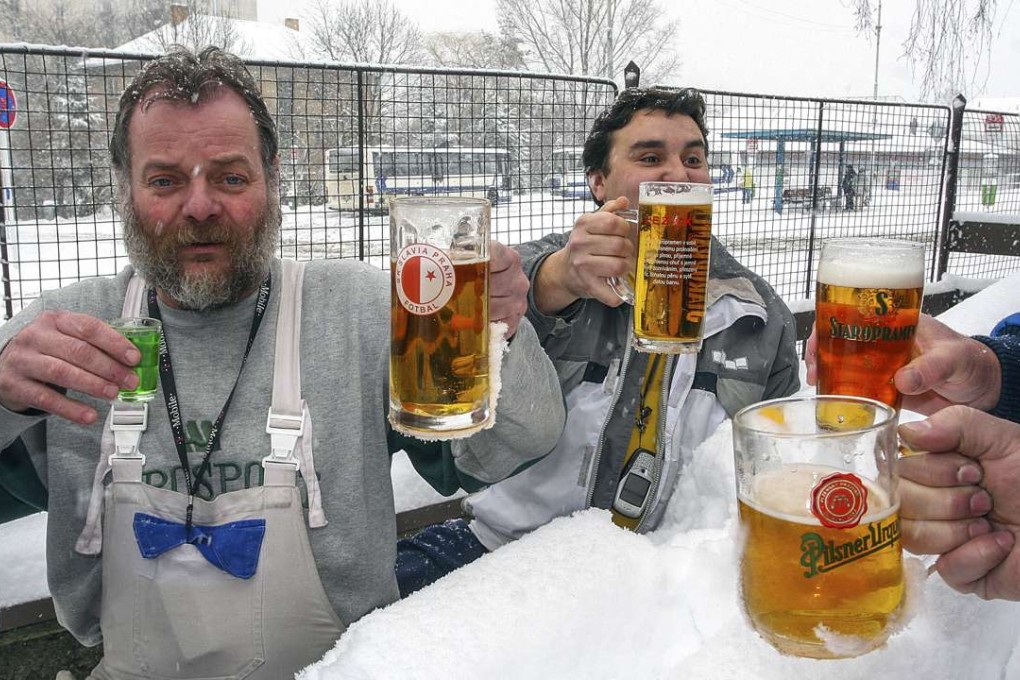 Czech drinkers imbibe beer in the snow. Photo: Alamy