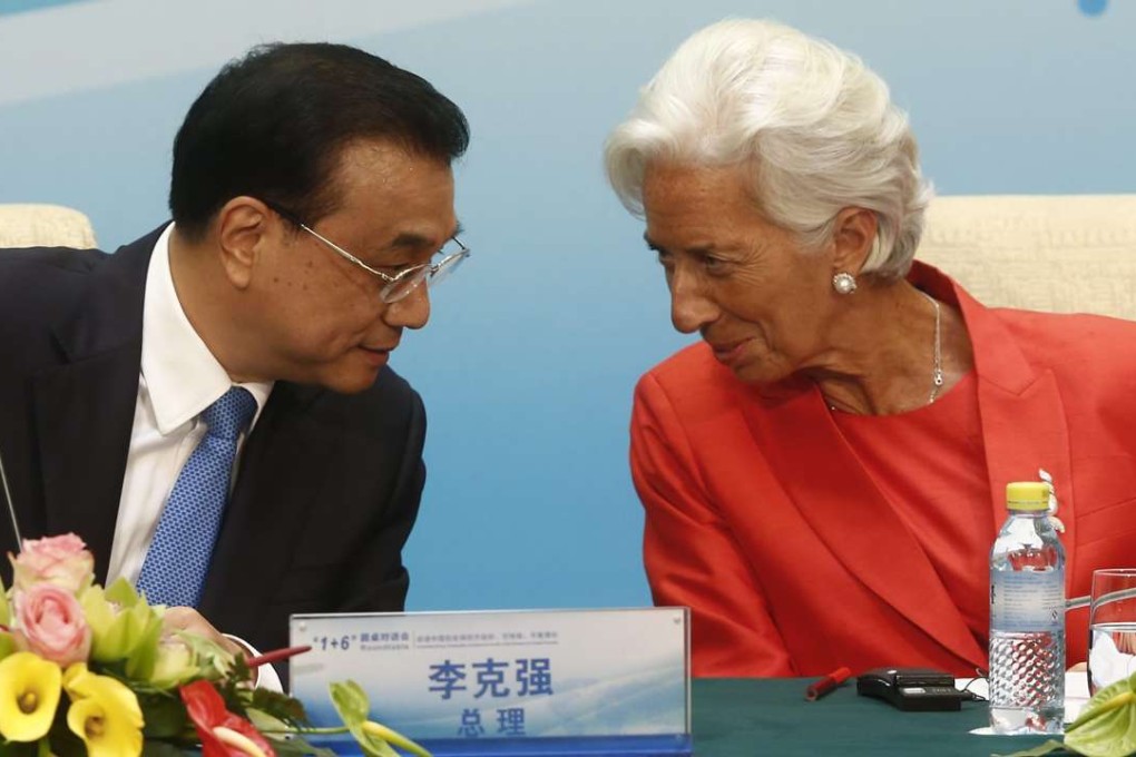 Premier Li Keqiang chats with IMF director Christine Lagarde at the 1+6 round table talks in Beijing on Friday. Photo:
