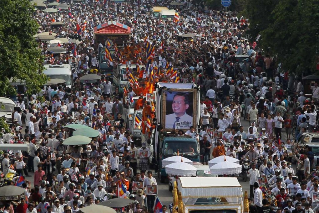 Tens of thousands of people attend a funeral procession to carry the body of Kem Ley, to his hometown in Phnom Penh. Photo: Reuters