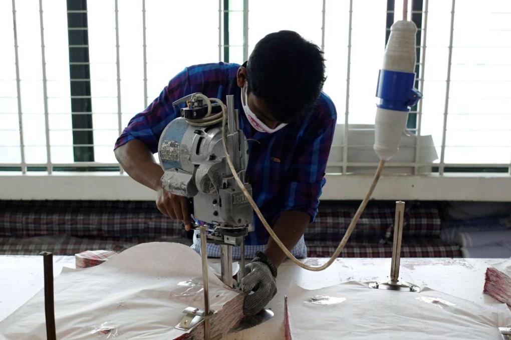 A woman works at a Babylon garment factory in Dhaka, Bangladesh July 13, 2016. Picture taken July 13, 2016.REUTERS/Mohammad Hossian Ponir FOR EDITORIAL USE ONLY. NO RESALES. NO ARCHIVES.