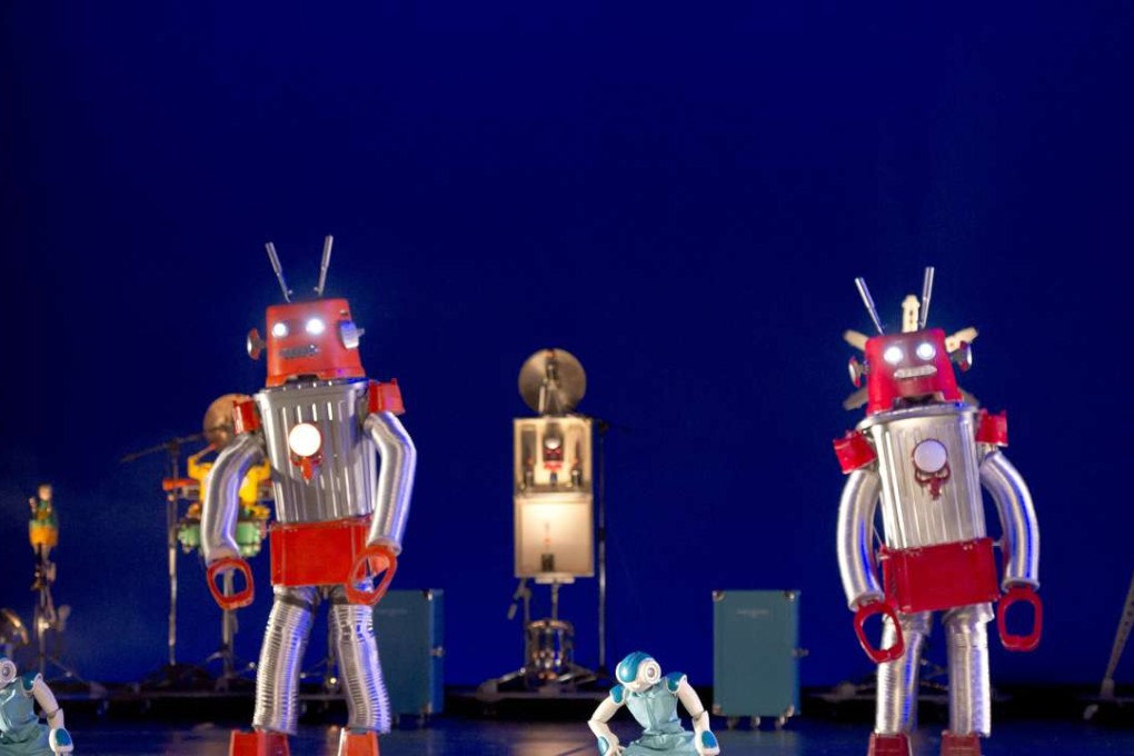 Robots and humans interact in Robot, a multimedia dance production by Blanca Li Dance Company. Photo: Laurent Philippe