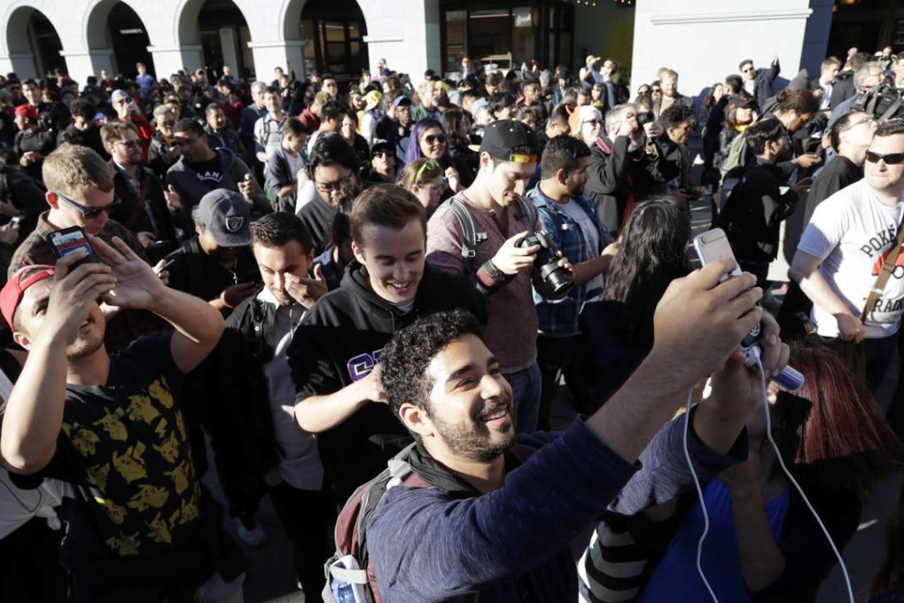 Pokemon Go players begin a group walk along the Embarcadero in San Francisco on July 20. Photo: AP