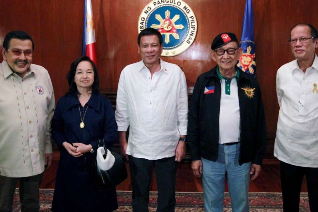 President Rodrigo Duterte (centre) with former presidents (from left) Joseph Estrada, Gloria Macapagal Arroyo, Fidel Ramos and Benigno Aquino. Photo: Reuters