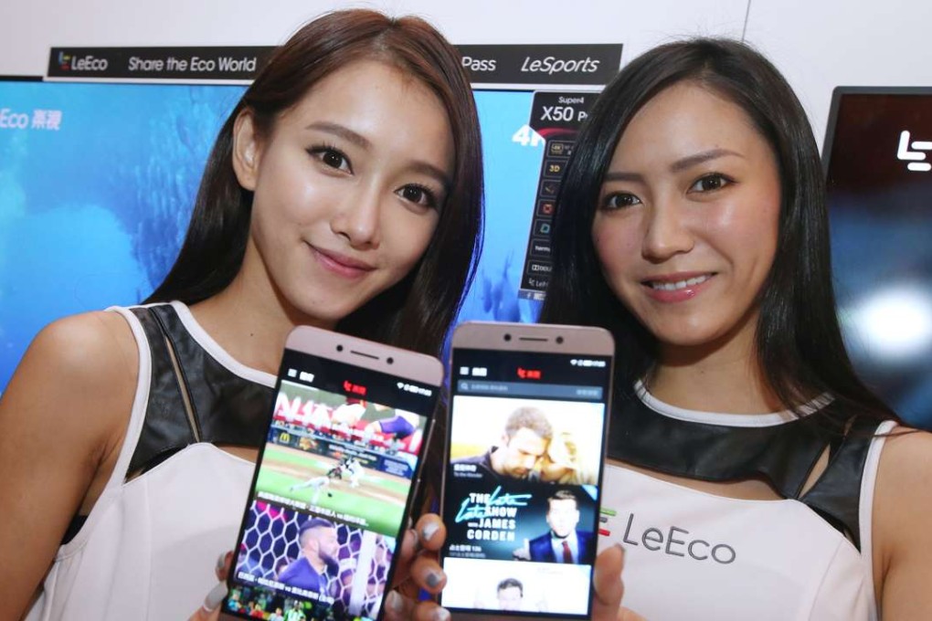 LeEco promoters demonstrate the company’s LeEco app on July 26, 2016, Photo: David Wong