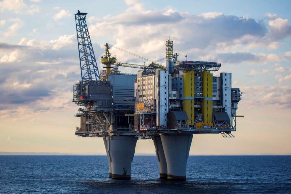 An oil platform is seen from the cruise ship in the North Sea off Norway. Photos: Reuters