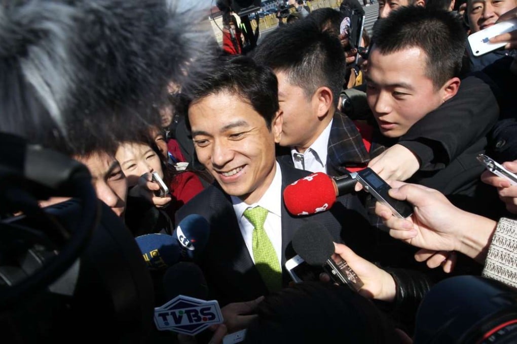 Robin Li Yanhong (centre), chief executive of Baidu, says users come first. Photo: Simon Song