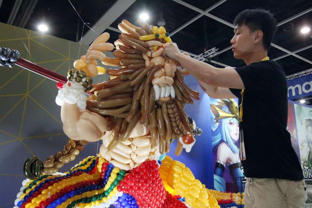 Wilson Pang Sze-tai puts the finishing touches to the Monkey King display. Photos: Edward Wong