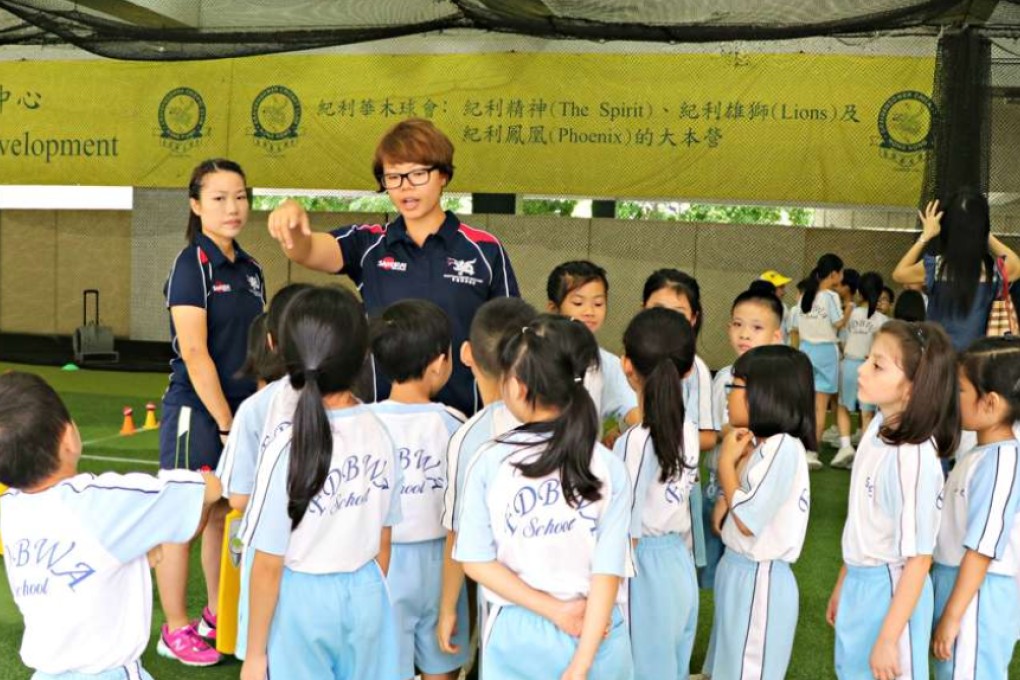 Emma Lai coaches kids at Craigengower charity day. Photo: HKCA