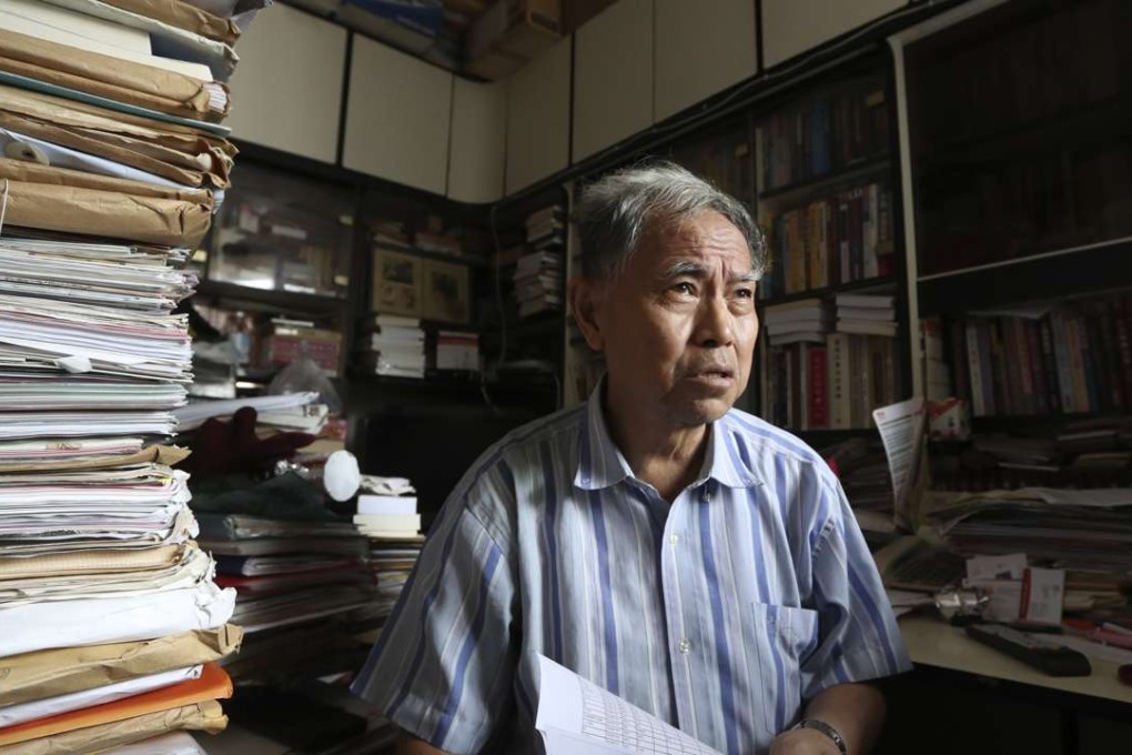 Woo Chih-wai shows receipts of book royalties issued by Causeway Bay Books owner Lee Po and his wife Sophie Choi. Photo: Bruce Yan