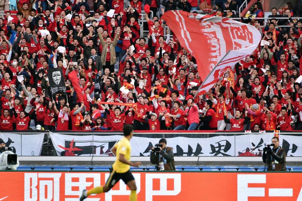 Supporters of Guangzhou Evergrande cheer after Brazil's Paulinho scores an opening goal during the third-place Club World Cup football match between Guangzhou Evergrande of China and Sanfreece Hiroshima in Yokohama on December 20, 2015. Photo: AFP