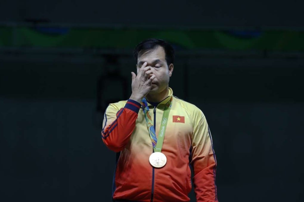 Gold medal winner Hoang Xuan Vinh of Vietnam receives his gold medal in Rio. Photo: AP