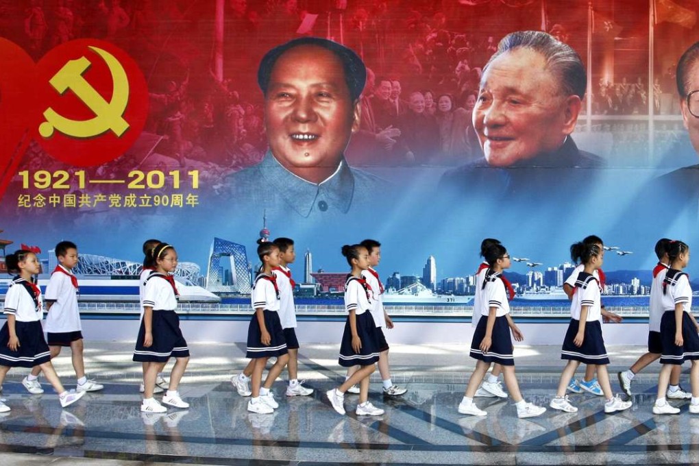 Young pioneers of the Communist Youth League walk past a large billboard of Mao Zedong, Deng Xiaoping, Jiang Zemin and Hu Jintao in 2011 - a year before Xi Jinping came to power. Photo: AFP