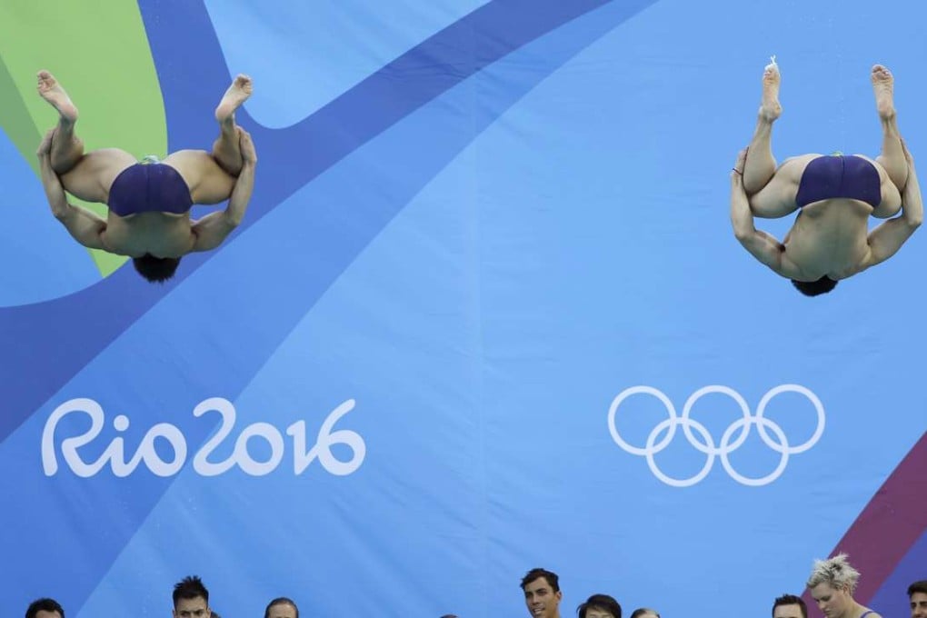 China's Cao Yuan (Left) and Qin Kai take part in a training session at the Maria Lenk Aquatic Centre. Photo: AP