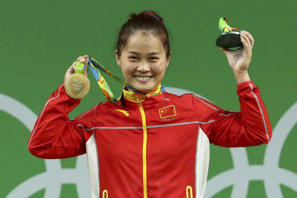 Deng Wei of China poses with her gold medal. Photo: Reuters
