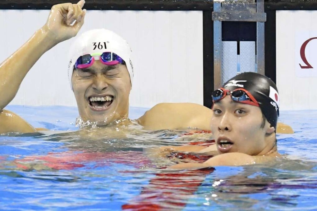 China's Sun Yang (left) celebrates after winning the men's 200-meter freestyle swimming final at the Rio de Janeiro Olympics alongside Kosuke Hagino of Japan. Photo: Kyodo
