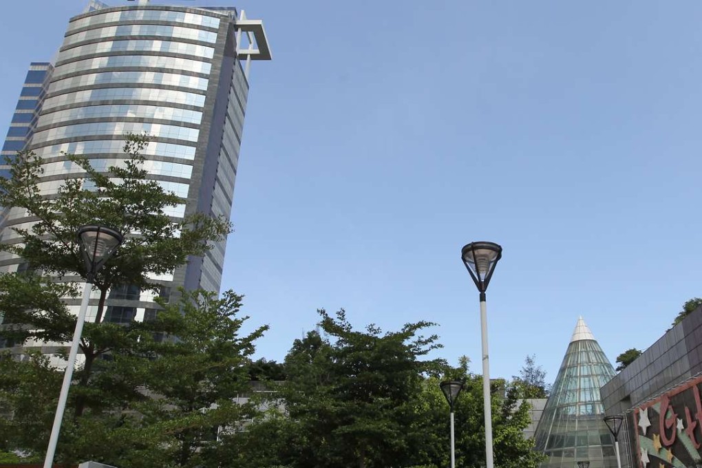 Kingswood Villas private housing estate in Tin Shui Wai has a wide range of facilities such as Cine Valley Kingswood Ginza.