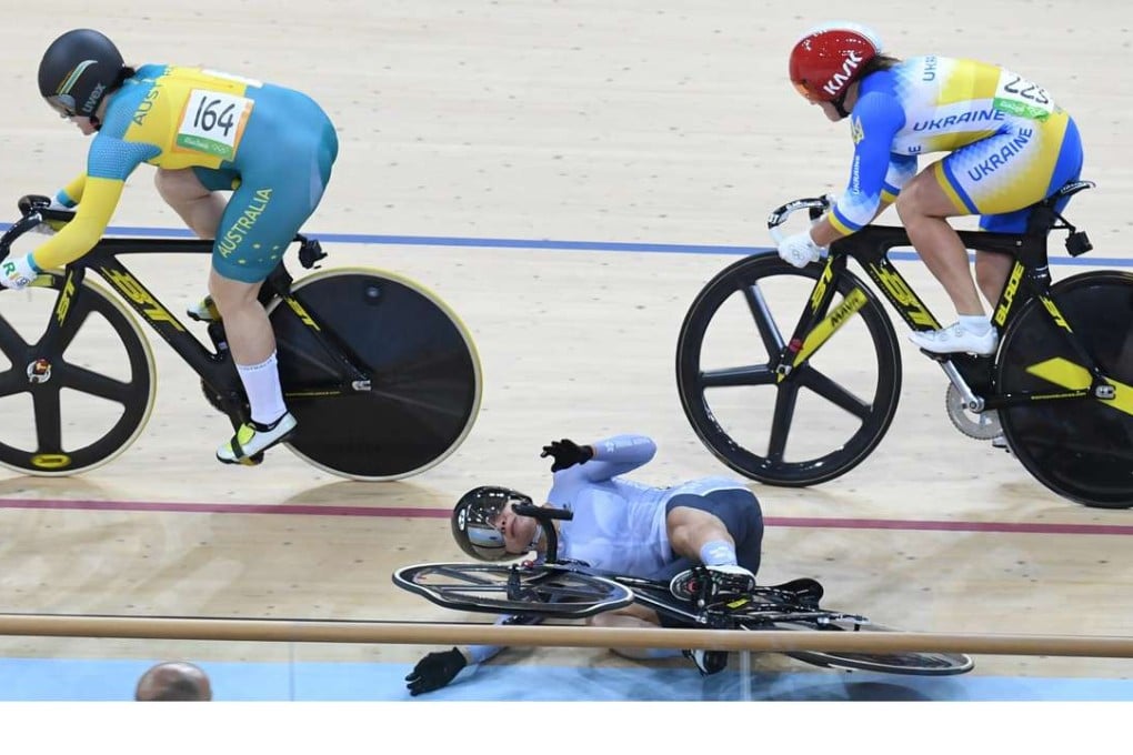 Hong Kong’s Sarah Lee Wai-sze tumbles out of the keirin and sees her middle chances disintegrate. Photo: EPA