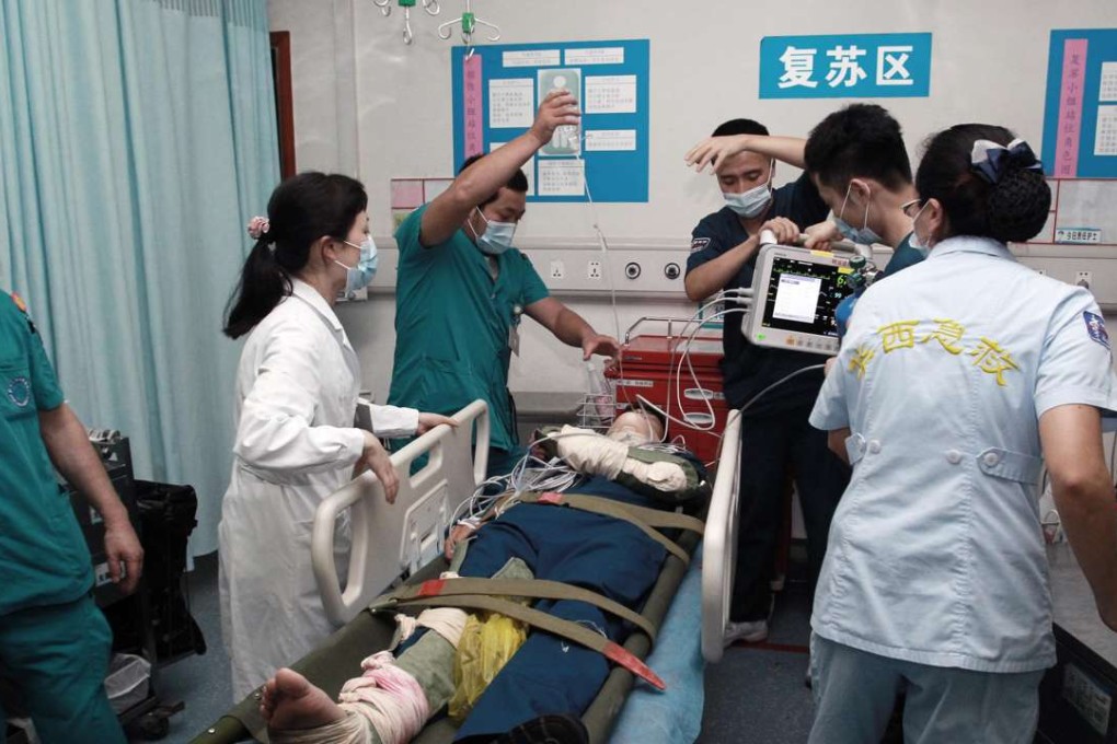 Medical staff give medical treatment to an "injured" person in a hospital during a drill. Photo: Xinhua
